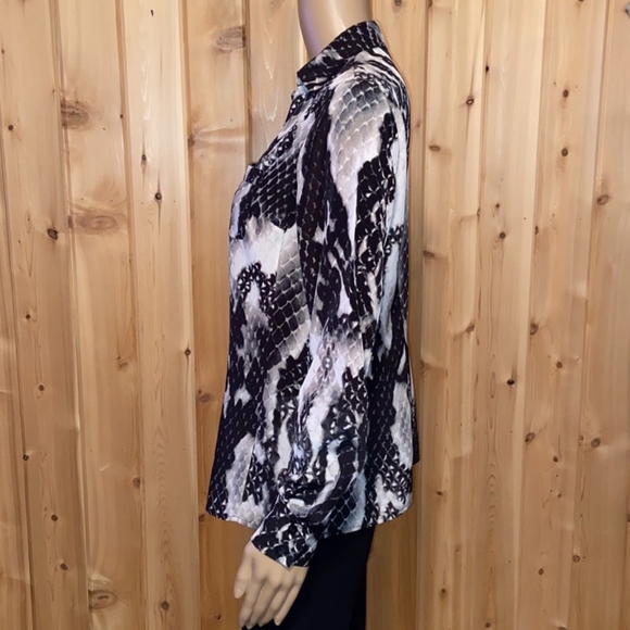 - Jones New York Long Sleeve V Button Front - Feels Like Silk - Picture 6 of 7